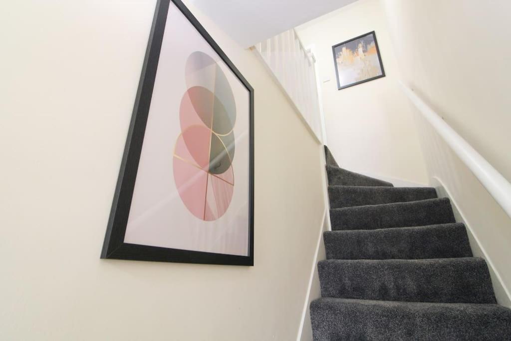 Modern 3 Bed, Contractors Welcome, Bradford Bradford  Extérieur photo