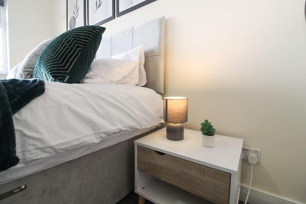 Modern 3 Bed, Contractors Welcome, Bradford Bradford  Extérieur photo