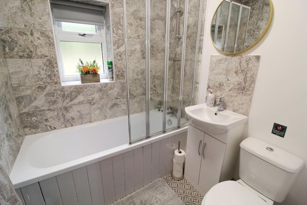 Modern 3 Bed, Contractors Welcome, Bradford Bradford  Extérieur photo