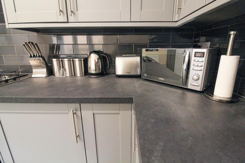Modern 3 Bed, Contractors Welcome, Bradford Bradford  Extérieur photo