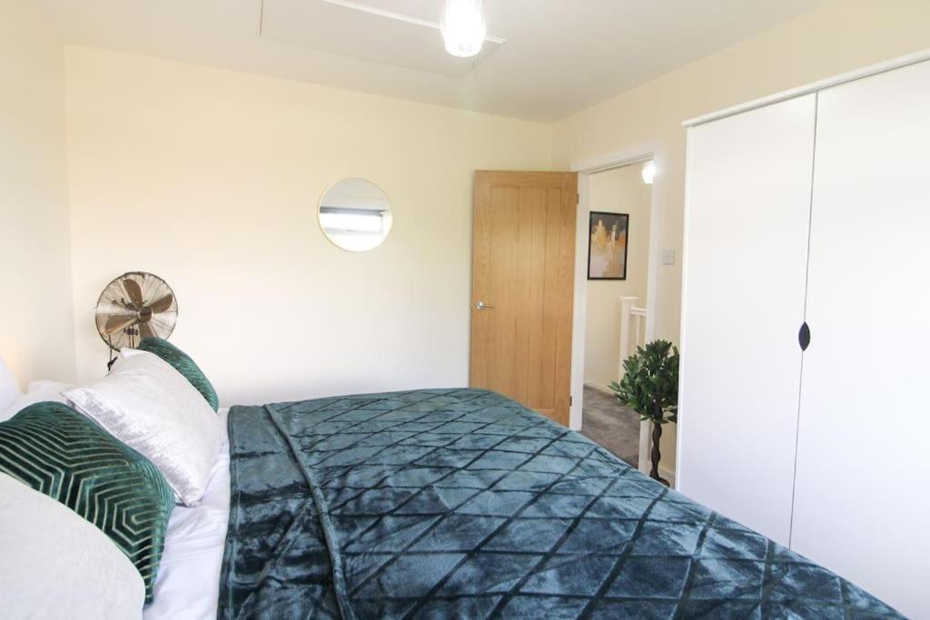 Modern 3 Bed, Contractors Welcome, Bradford Bradford  Extérieur photo