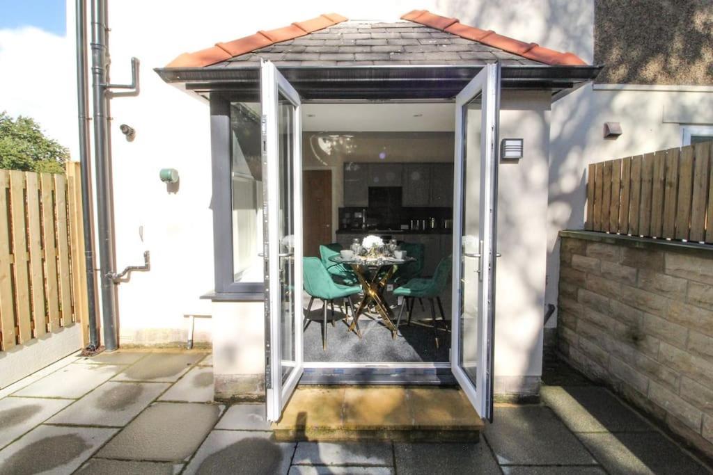 Modern 3 Bed, Contractors Welcome, Bradford Bradford  Extérieur photo