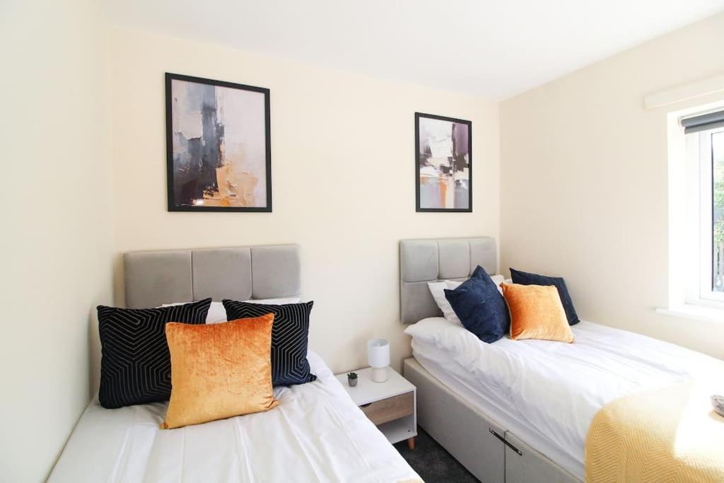 Modern 3 Bed, Contractors Welcome, Bradford Bradford  Extérieur photo