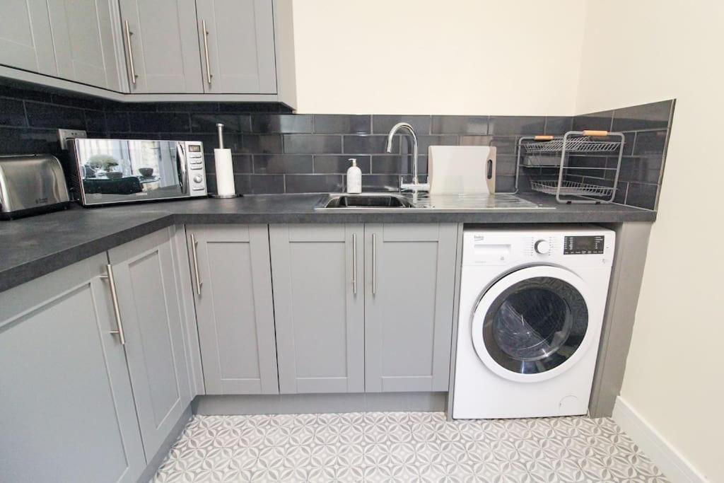 Modern 3 Bed, Contractors Welcome, Bradford Bradford  Extérieur photo