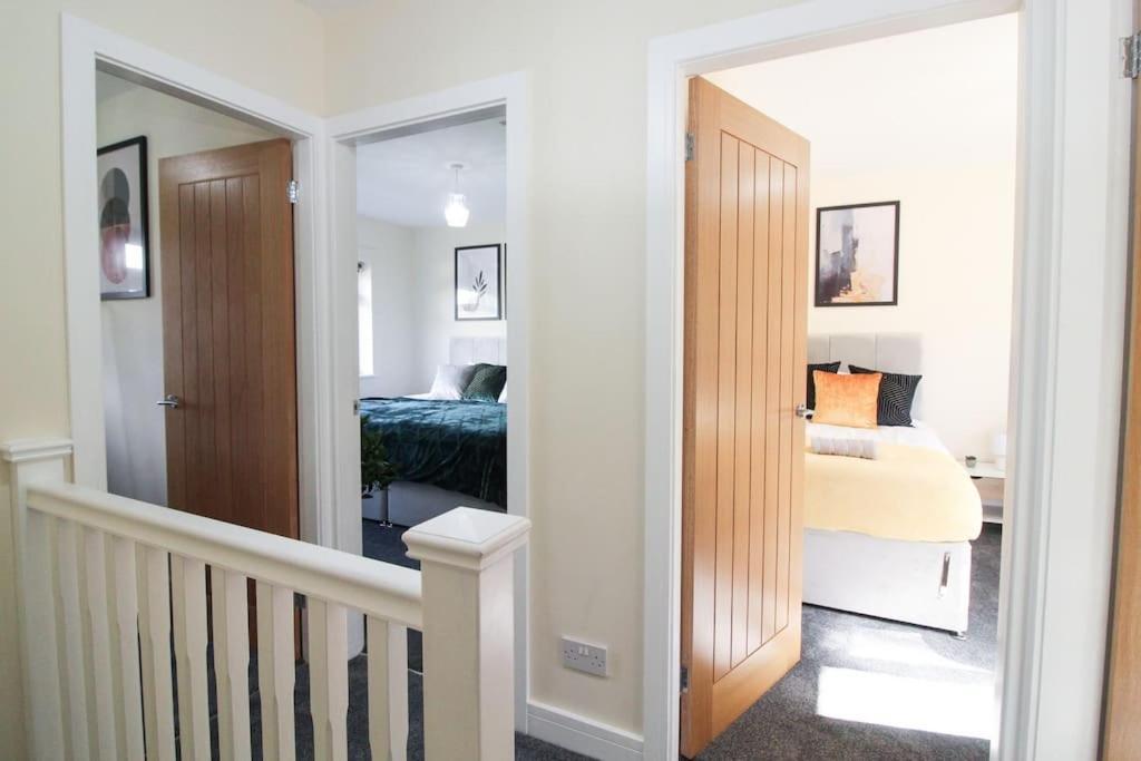 Modern 3 Bed, Contractors Welcome, Bradford Bradford  Extérieur photo