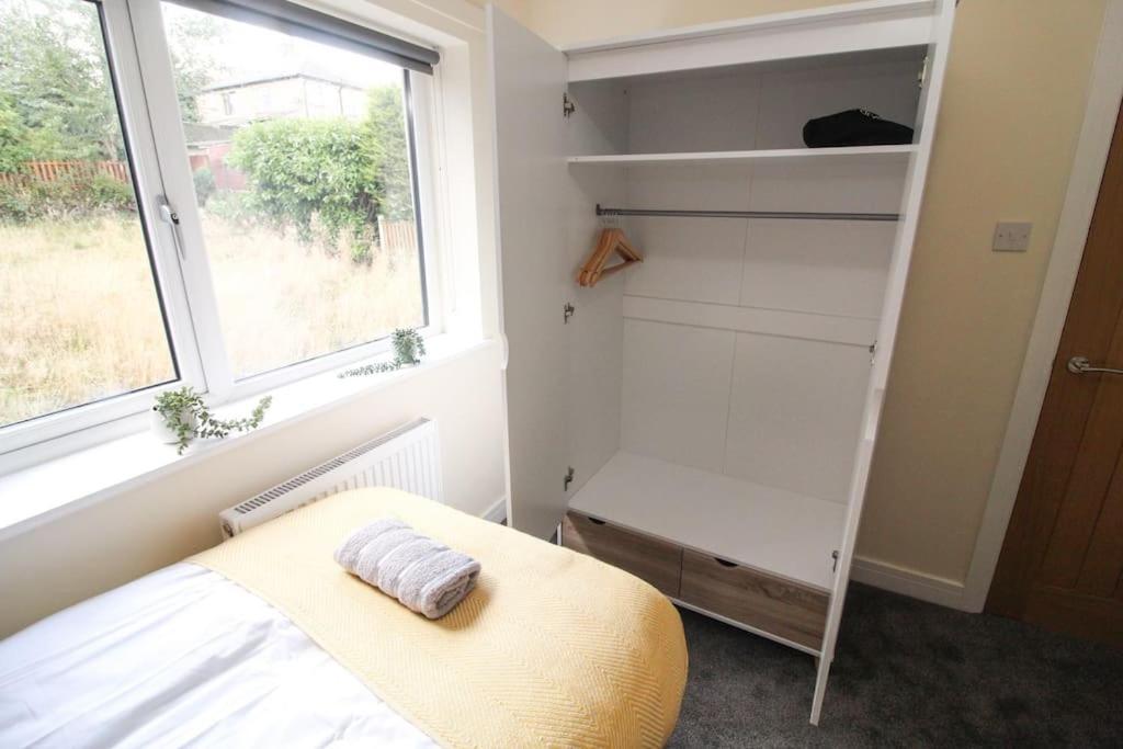 Modern 3 Bed, Contractors Welcome, Bradford Bradford  Extérieur photo